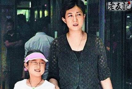 成龙对小龙女事件有回应吗 (小龙女事件对成龙的影响)