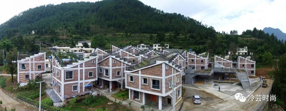 以建筑为主题的服装设计主题分析,服装设计建筑设计