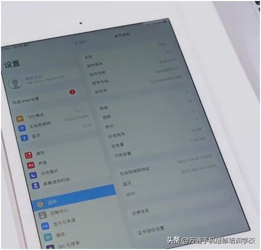 iPadAir2被锁了,师傅用一个仪器把它解锁了