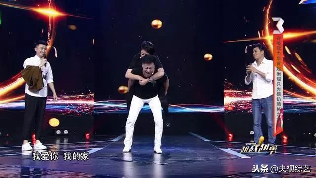 1个人能模仿10多位歌手唱歌,一个人模仿十几个歌手唱歌