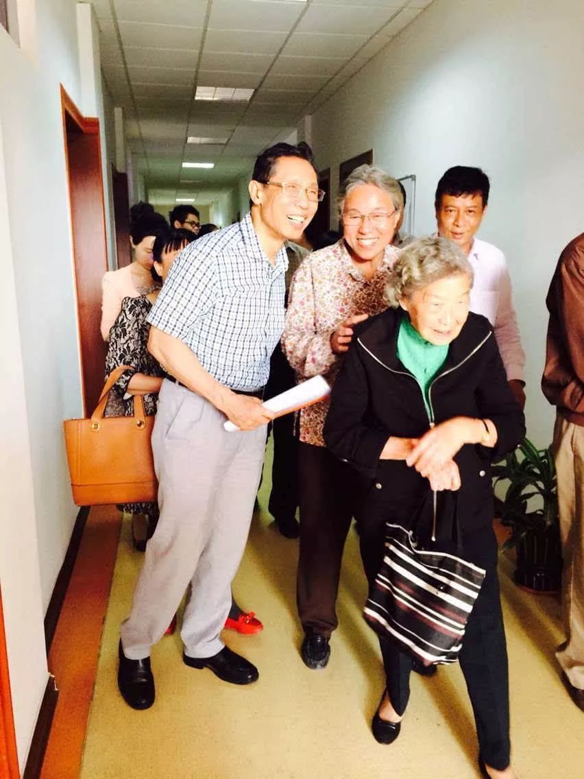 我们为什么要相信科学家,为什么我们都喜欢相信大师