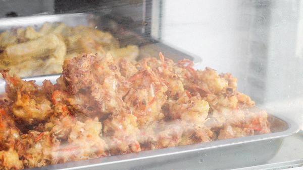 藏在厦门老社区的夫妻炸料摊，20元吃遍鲨鱼鸡腿醋肉菜丸