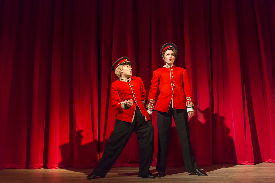 以戏剧为鉴，浅谈英国“女同性恋群体”陷入隐秘的本体论困境原因