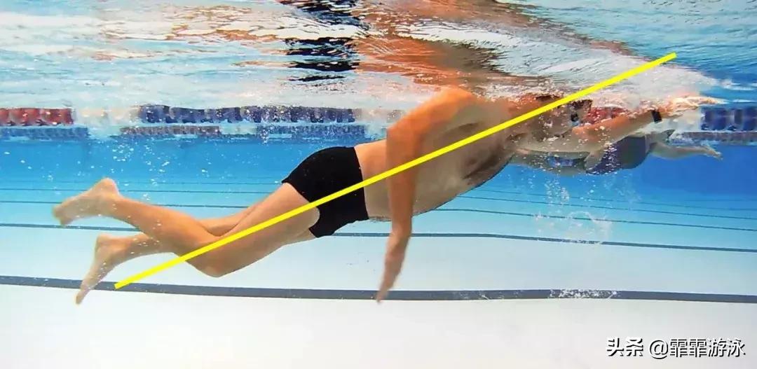 为什么自由泳游着会倾斜,为什么自由泳厉害的腿很轻盈