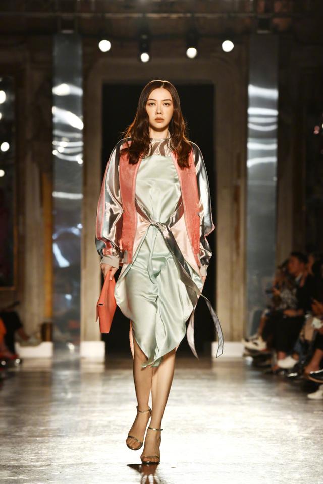 窦骁和奚梦瑶分家产画面,窦骁情路坎坷与奚梦瑶