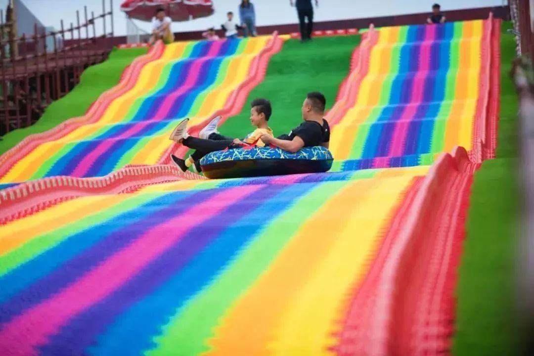 水上乐园超级大喇叭体验,挑战十大世界上最大的水上乐园