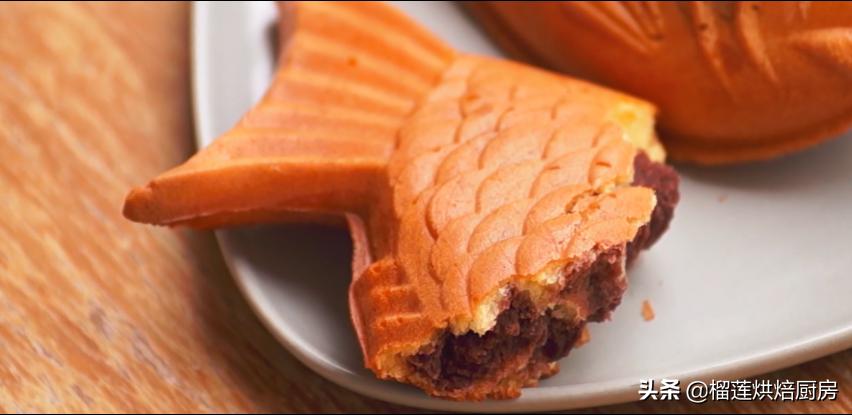 自己动手做出蜡笔小新同款鲷鱼烧，豆沙丝滑甜软，表皮蛋香浓郁