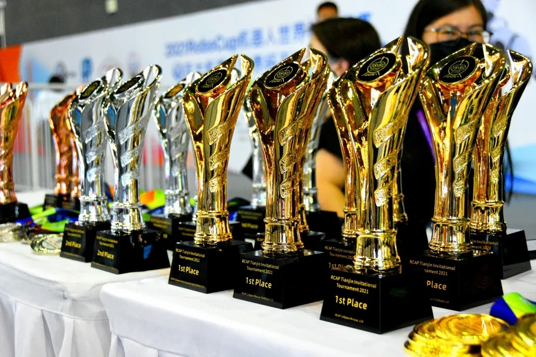 机器人大赛冠亚军,机器人冠军大赛