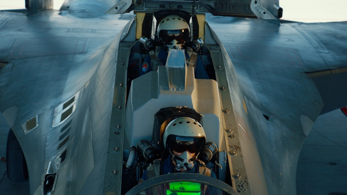 中国特级飞行员飞行时长不长,中国飞行员一年能飞多少个小时