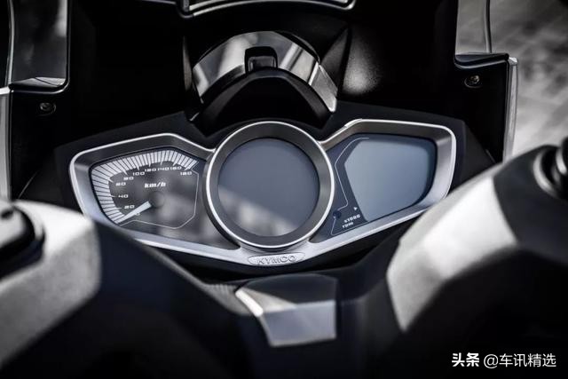 趴不动重机，换一台踏板如何？能压弯的XcitingS400，颜值还很高