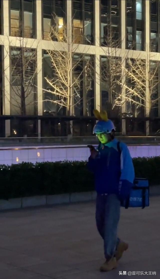 股票沙雕图,股票大跌一脸绿光搞笑图片