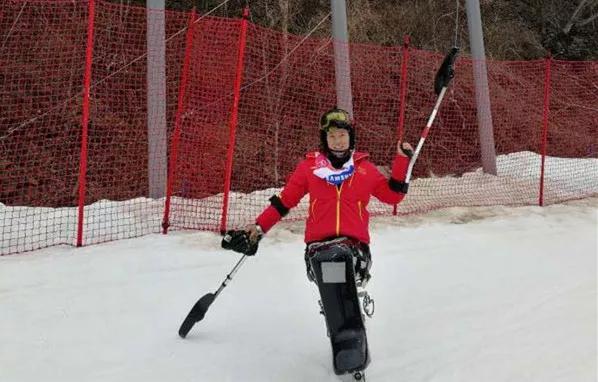 刘思彤残奥会照片,绥中残联刘思彤