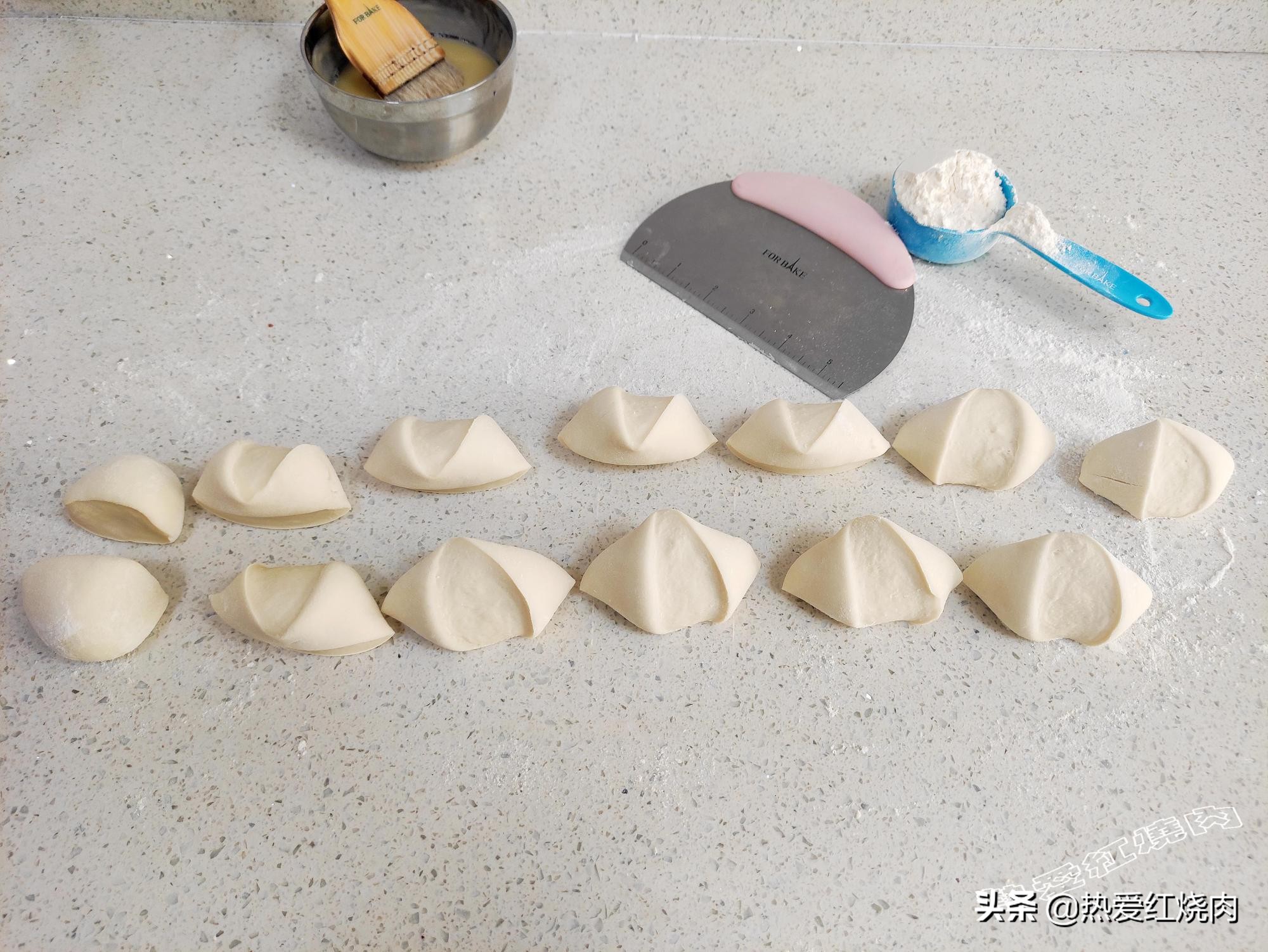 饺子皮蒸春饼抹油了还是撕不开,为什么春饼皮现做容易破