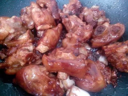 冰糖炒糖色好还是白糖炒糖色好,炒糖色用红糖好还是冰糖好