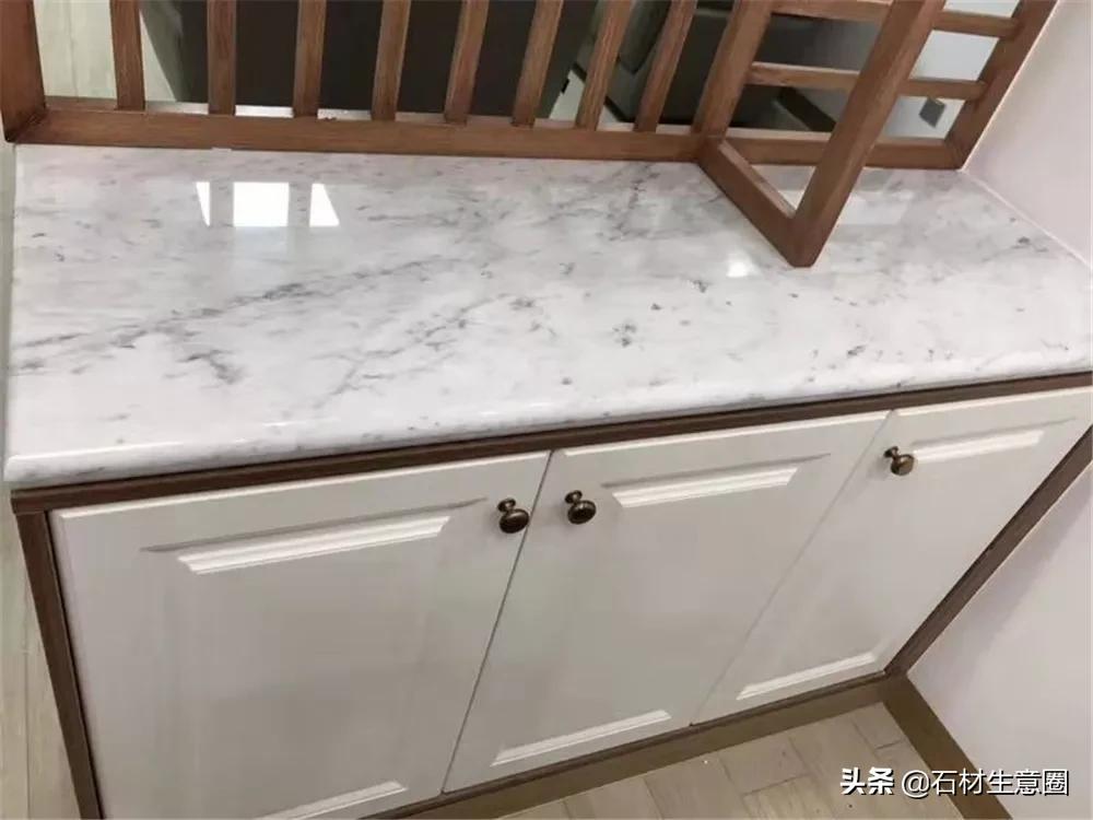 岩板选择卡拉拉塔白还是鱼肚白,卡拉拉白通体大理石