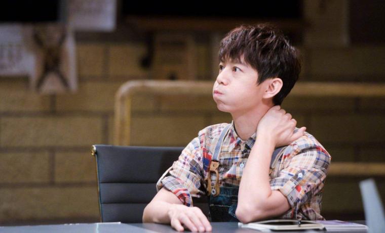 何炅深夜与友人聚餐,何炅深夜聚餐曝光