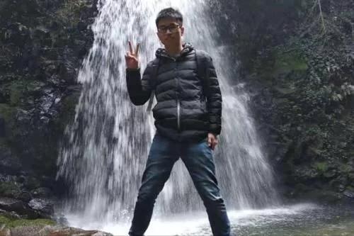 中南大学研究生跳楼身亡，悲剧根源并非论文，而是不愿后退的坚持