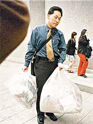 “太会赚钱”遭丈夫冷落，为让他留在身边，对丈夫举起屠刀！