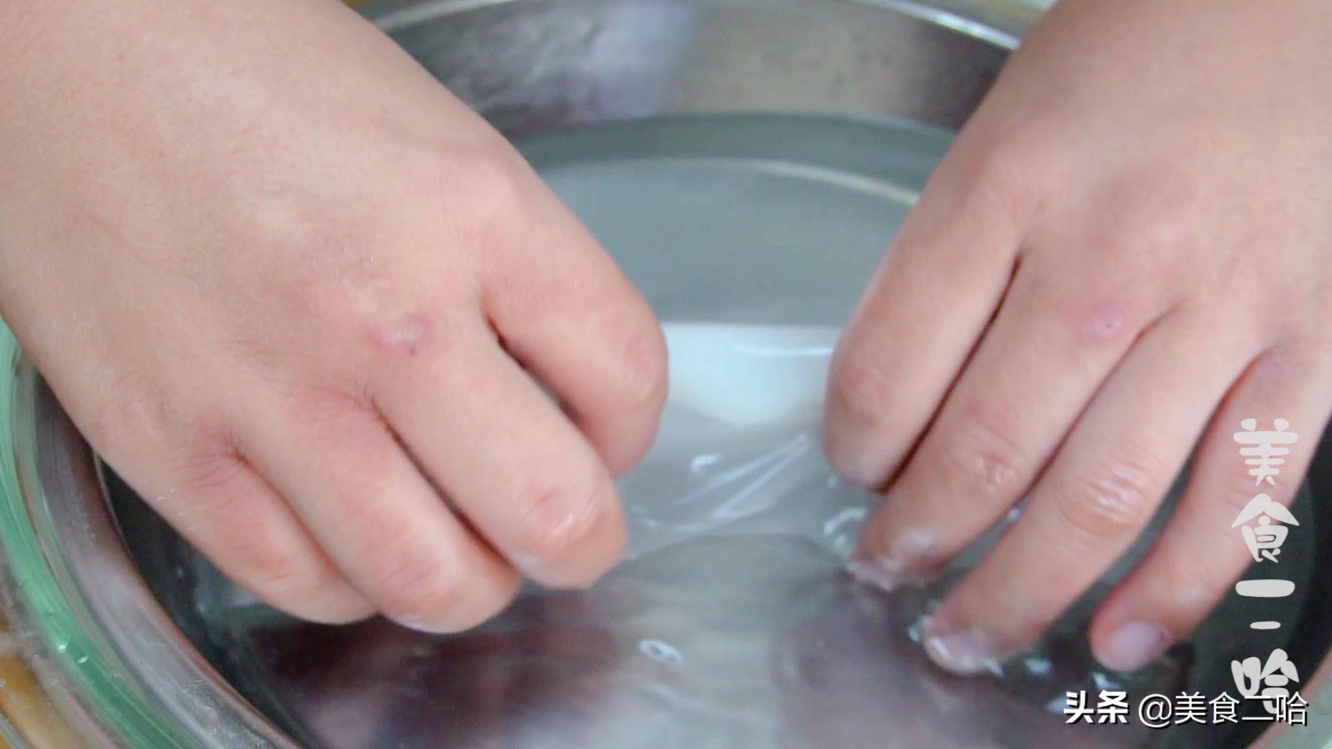 凉皮干裂是不是盐放多了,凉皮干裂