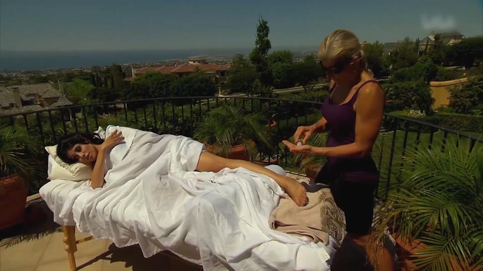 美国亿万富豪的花瓶老婆中英双语,亿万富翁的老婆纪录片