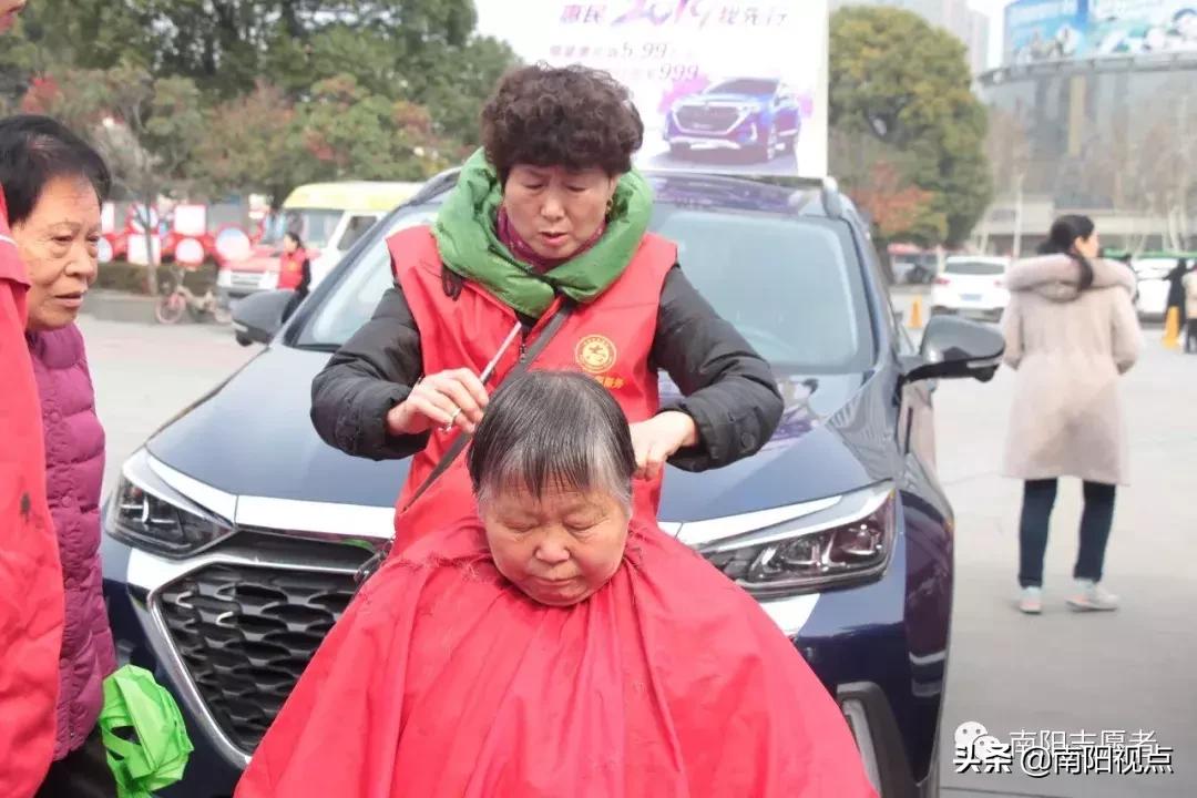 南阳市举办纪念毛*东泽**“向雷锋同志学习”题词发表56年公益活动