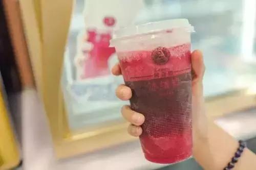 从脏脏包到猫爪杯：被媒体主导消费的消费者们