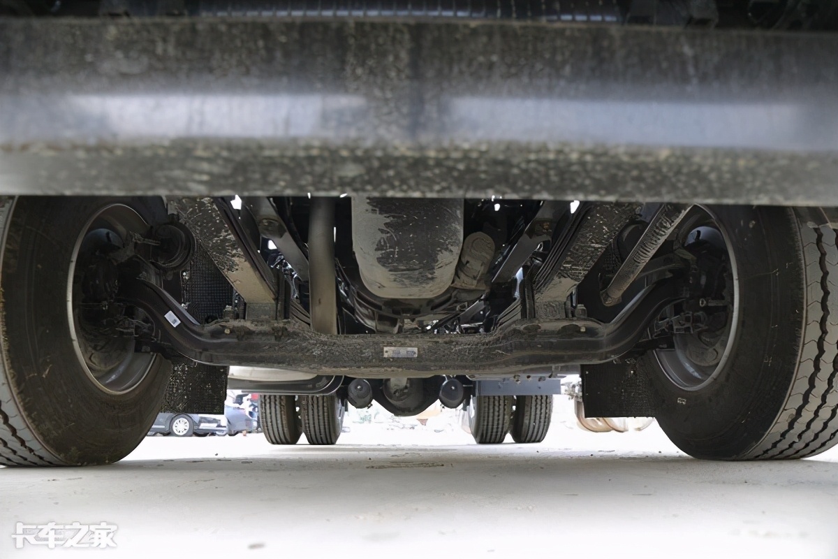 340马力配10挡箱，中短途运输利器，详解东风天龙4x2重卡