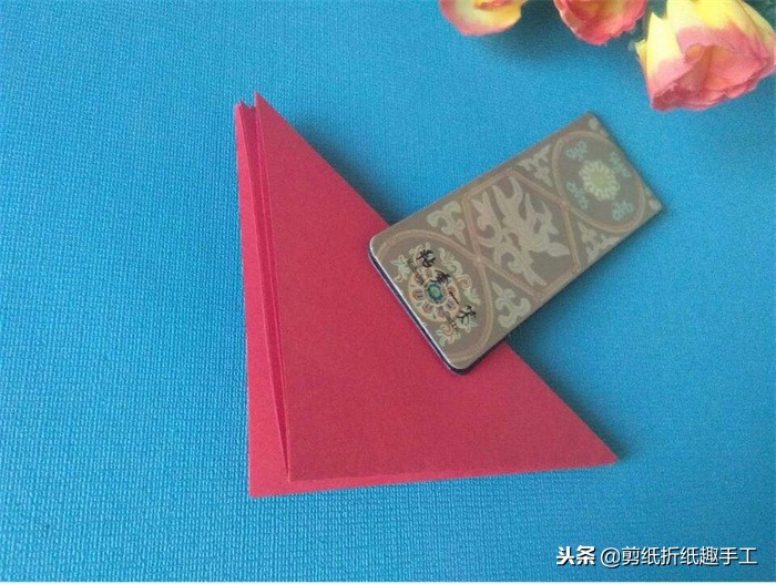 五瓣花窗花的剪纸过程,剪纸教程五瓣心形窗花的剪纸方法