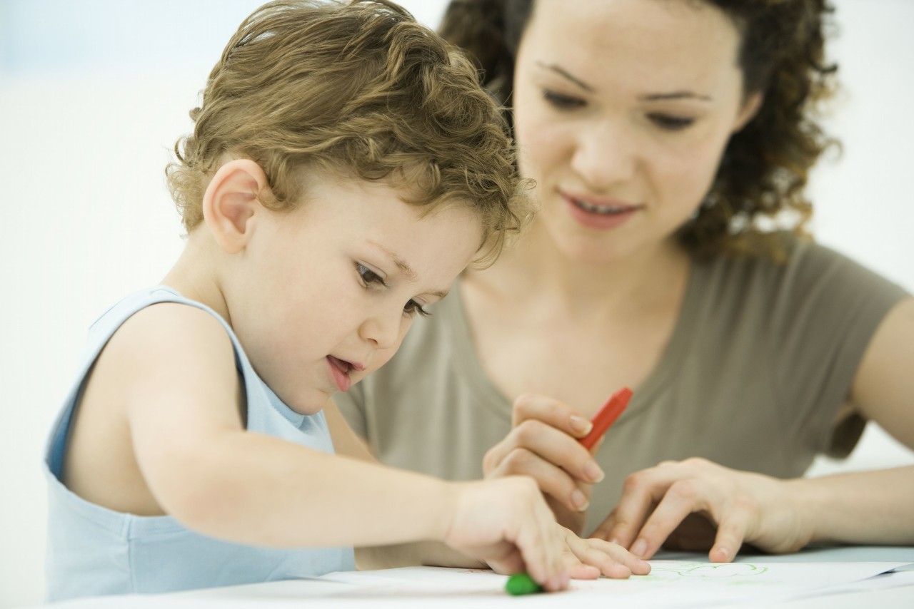 3岁孩子太好动总是坐不住怎么办,三岁宝宝全脑专注力训练