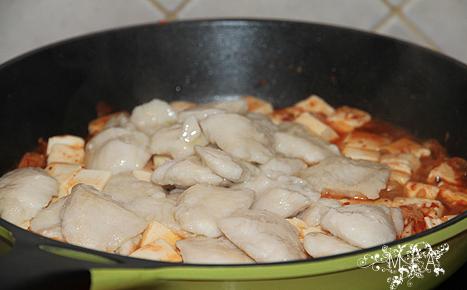 厨师长教大家来做麻辣豆腐鱼，做法简单，年夜饭必备的一道美食！