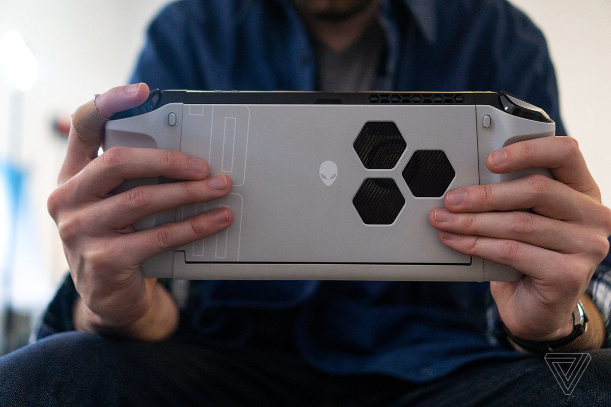 外星人最新款游戏电脑,外星人掌机可以玩什么游戏