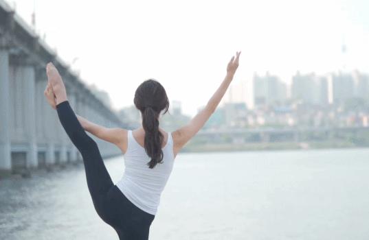 韩国小姐姐的健身日常训练,身材完美的韩国健身小姐姐