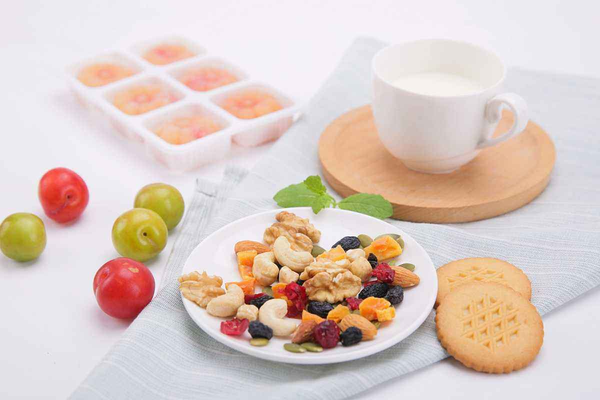 张文宏谈孩子早餐食养,张文宏说早餐不能喝粥的原因