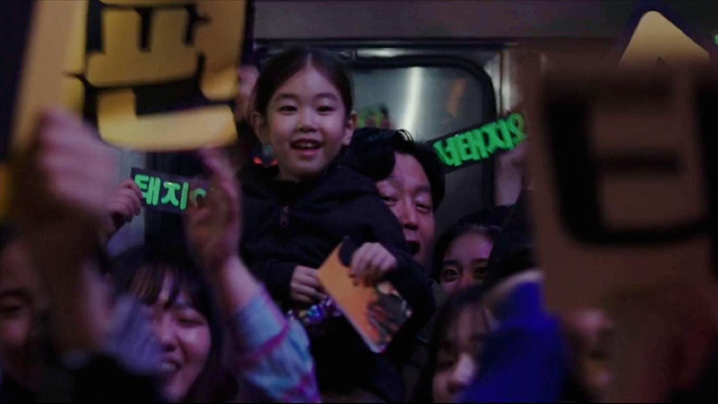 一上映就夺得韩国电影票房冠军，赶超《阿凡达》的纪录，不容错过