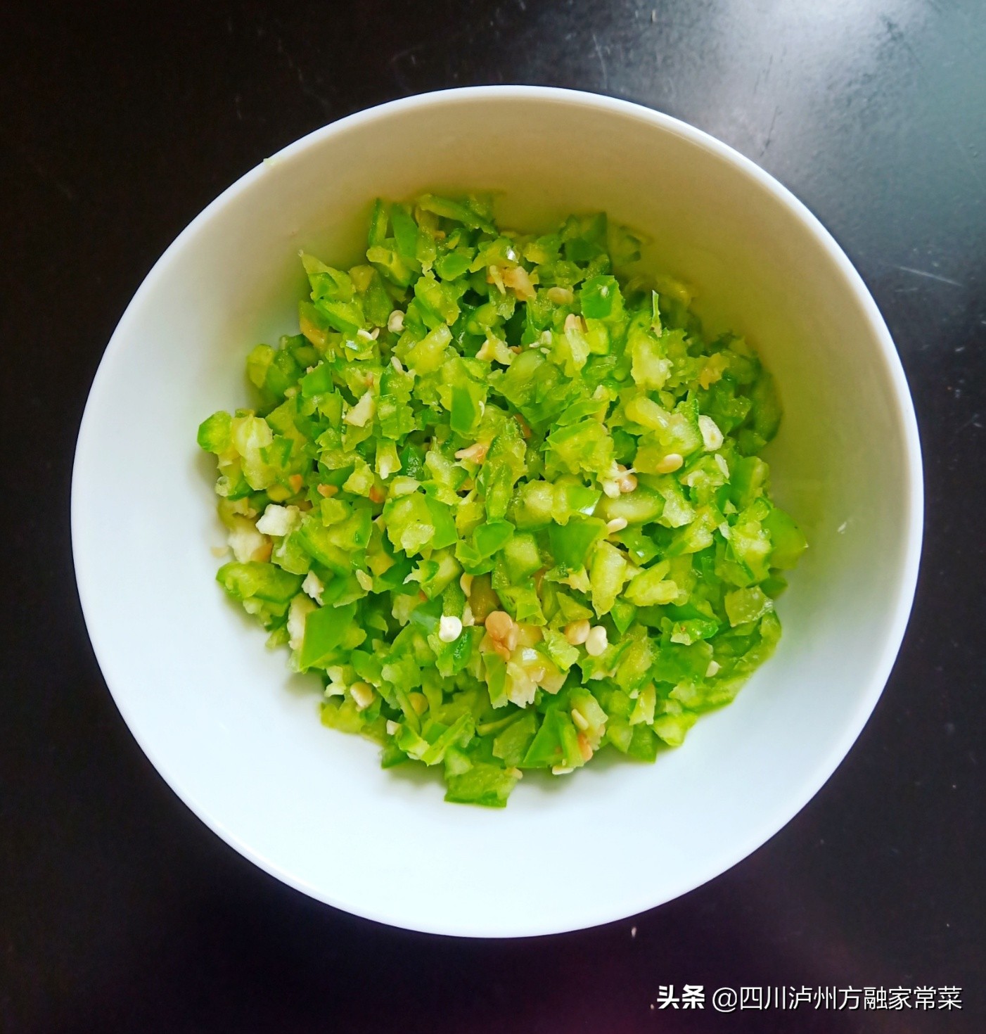 豇豆青椒凉拌做法,凉拌豇豆如何又绿又脆