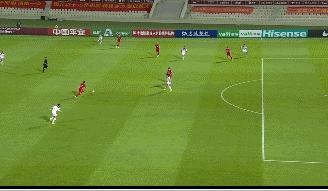 国足出线欢呼的场面,国足出线球迷落泪