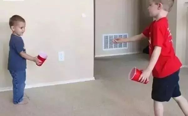 九个月亲子互动小游戏锻炼大脑,不出门在家玩的亲子小游戏