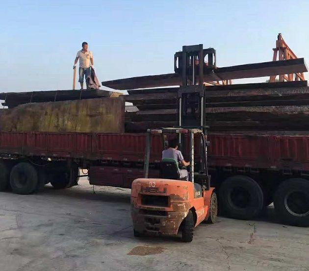 暗访河北天价大板生产基地，原木全是非洲烂木，富豪还抢着来买