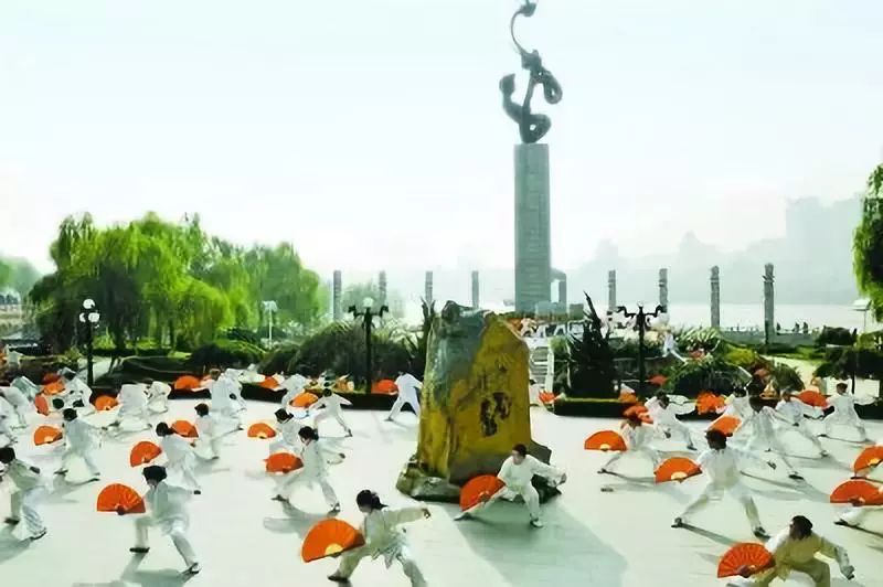 不忘初心牢记使命服务群众暖民心,不忘初心牢记使命为民服务