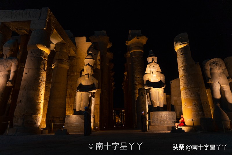 一半沙漠一半海洋图片,一半沙漠一半湖水