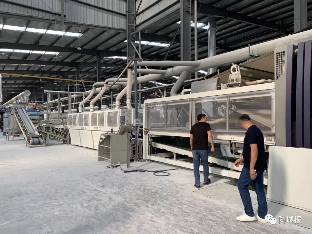 600大板出货,印度黑金沙工厂光面大板大量供应