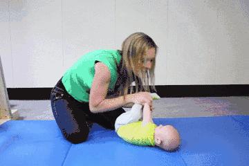 宝宝翻身标准姿势,翻身是宝宝发育必经阶段吗