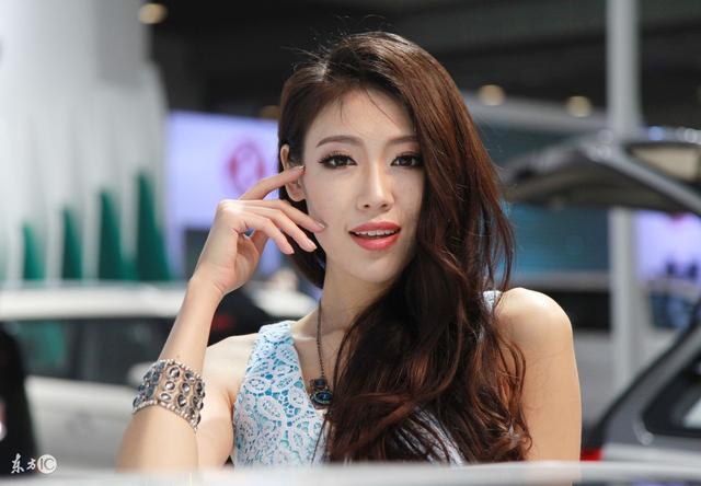 小说校花找人假扮男友,校园校花假扮有钱人小说