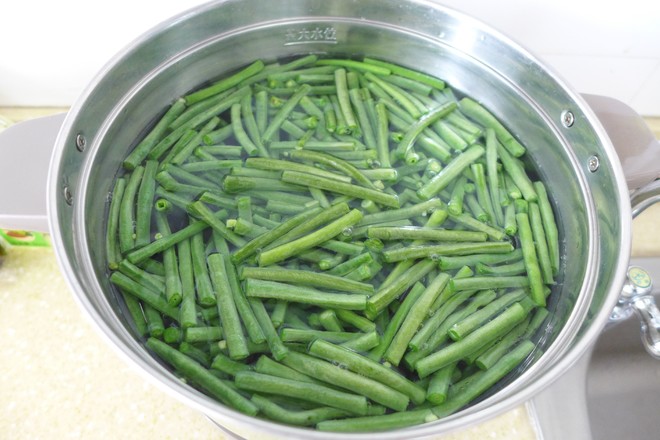 拌凉菜的调料怎么做好吃又香呢,拌凉菜主要少不了的调料