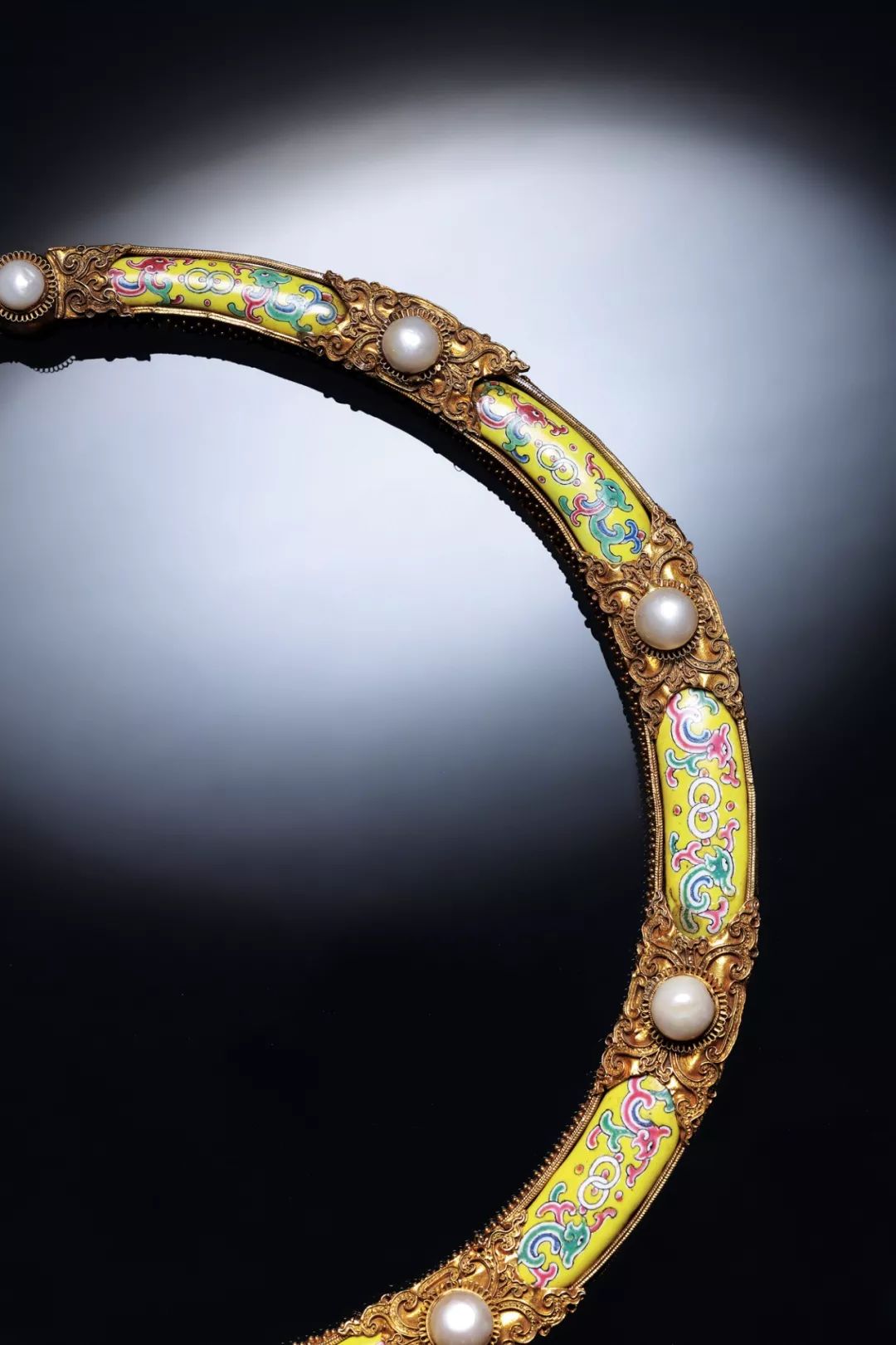 香港拍卖过亿的瓷器图片,香港保利瓷器拍卖图片