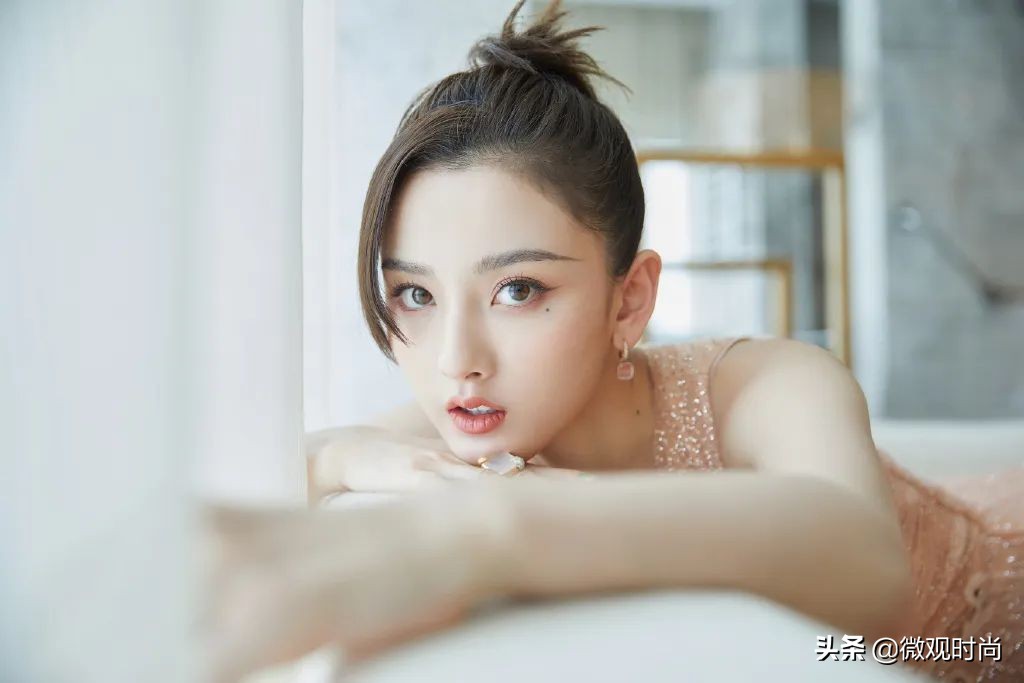 脸上有很多痣但是很好看的女生,脸上哪里有痣显好看