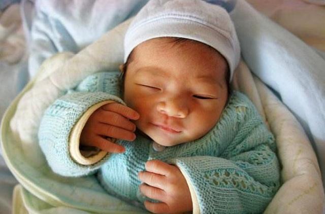 2月龄宝宝喂养护理全指南,2月宝宝打疫苗妈妈需要注意什么