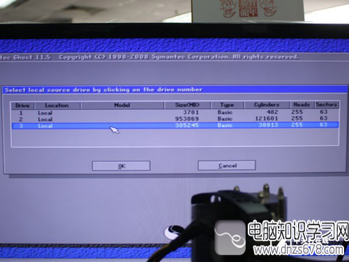 笔记本电脑硬盘在哪个位置图解,戴尔台式电脑硬盘拆卸图解