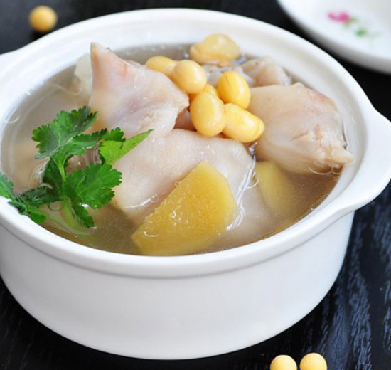 在坐月子里要吃什么东西才好,在月子里面要吃什么呢