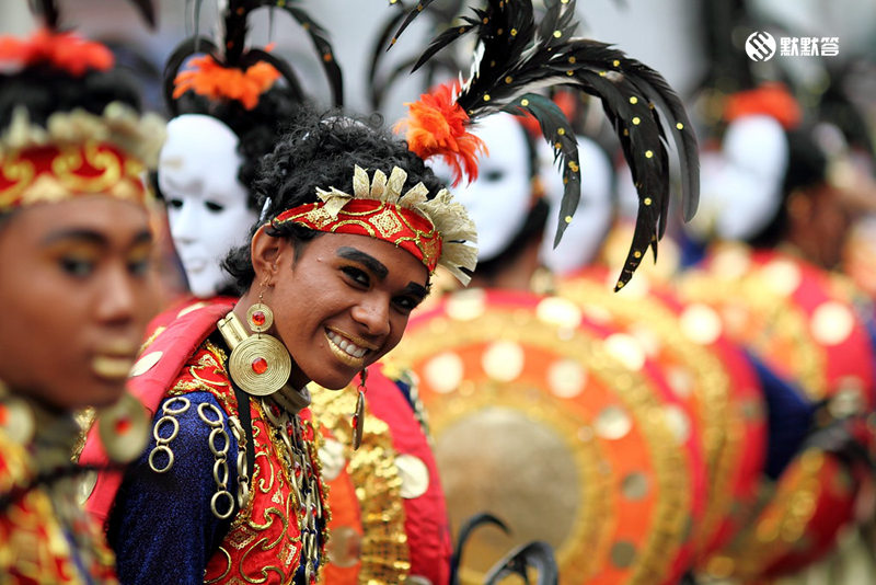 不用去西班牙，3000块就可以参加一年一度的狂欢派对，宿务圣婴节